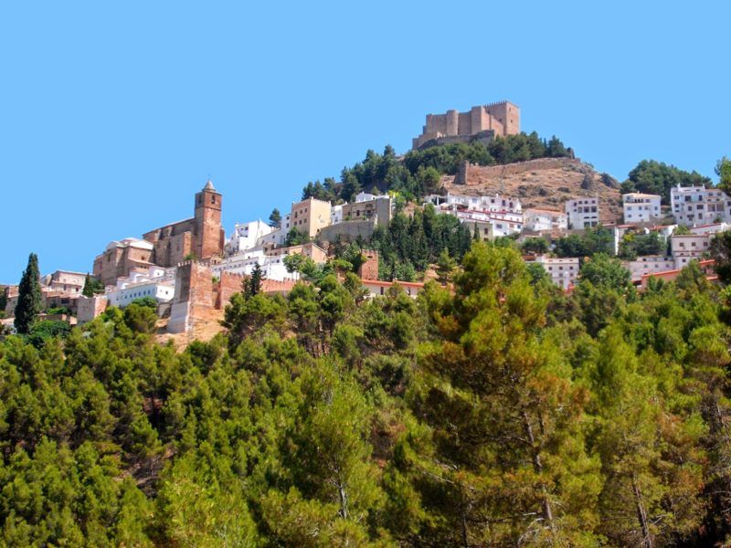Sierra de Segura, castillo y pueblo serrano